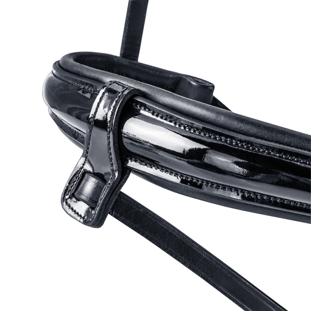 removable curb lash of aspen swedish leather bridle black including reins detailed view of detachable curb lash of swedish leather bridle aspen with glossy nose band and matching gem stones in black with silver mounting including reins