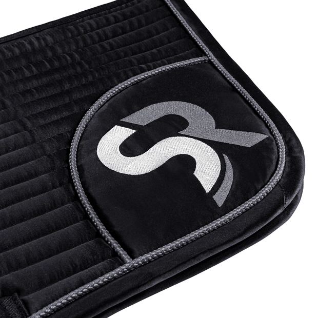 sr embroidery on jumping saddle pad sr line black silver detailed view of sr embroidery of black silver sr line jumping saddle pad with breathable air mesh spine by sunride