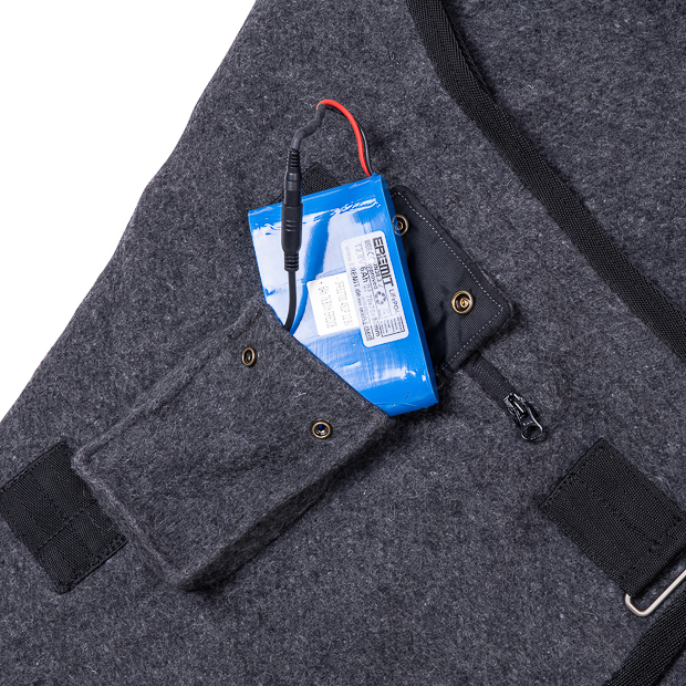 battery and connection inside battery pocket of grey heating rug st. moritz from wool detailed view of battery pocket and battery connection of grey wool heating rug st. moritz with three levels of heating and program