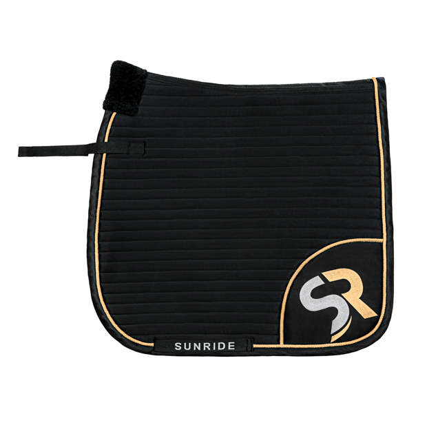 schwarz goldene dressurschabracke mit sr logo dressurschabracke in schwarz mit goldener umrandung sowie goldenem sr logo von sunride