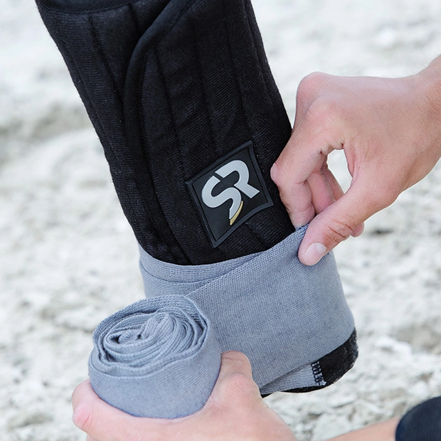 bandaging pads black with velcro cosure on horse leg black bandaging pads with sr logo and velcro closure on horse