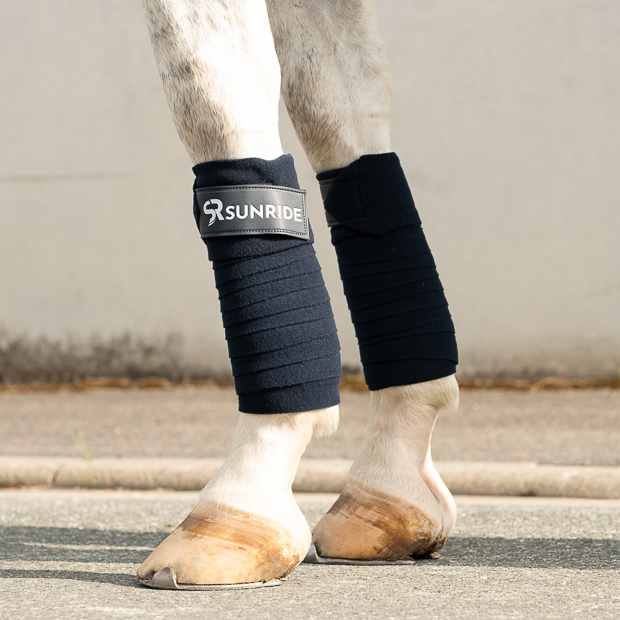 elastische fleece bandagen blau elastische bandagen aus fleece von sunride in blau am pferdebein