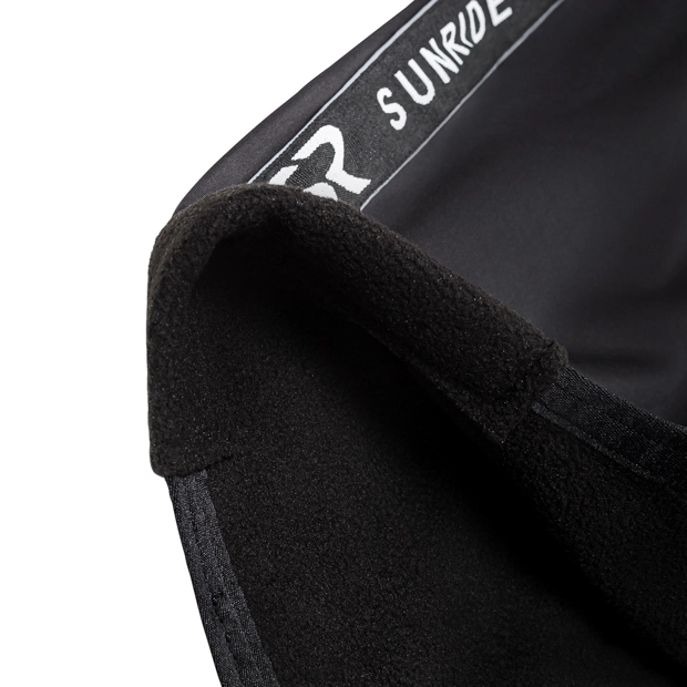 soft neck protection of softshell and fleece cooler rug boston exclusive line black black boston cooler rug made of softshell and fleece with detailed view of soft neck protection by sunride