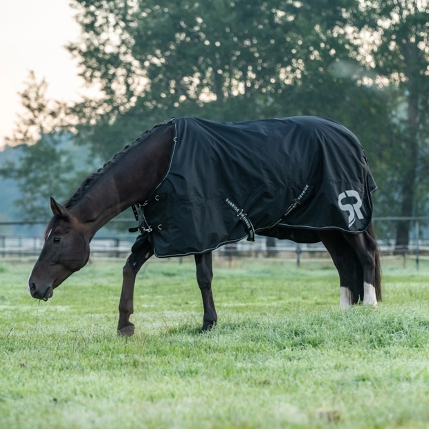dublin black reflecting rain rug 50 grams filling on horse in meadows black rain rug dublin with 50 grams filling and reflecting elements by sunride on a horse in the meadows