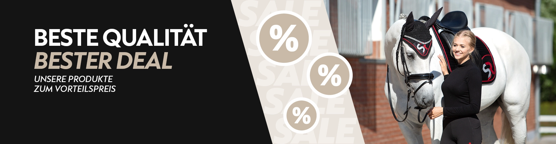Eine Reiterin steht neben einem Pferd mit schwarz roter Schabracke und passender Fliegenhaube mit SR Logo im Hintergrund ist ein Stall links daneben der Text Beste Qualität Bester Deal unsere Produkte zum Vorteilspreis