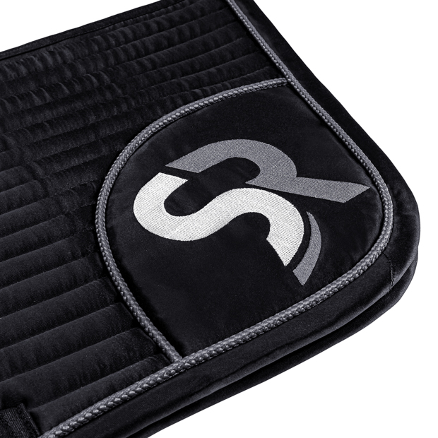 sr embroidery on jumping saddle pad sr line black silver detailed view of sr embroidery of black silver sr line jumping saddle pad with breathable air mesh spine by sunride
