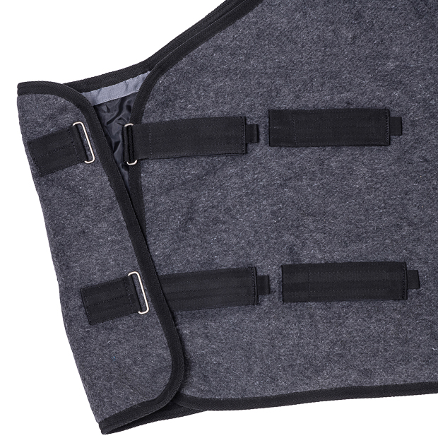 front closure of grey heating rug st. moritz from wool detailed view of front closure of grey wool heating rug st. moritz with three levels of heating and program