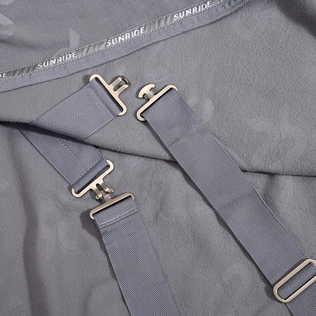 abnehmbare bauchgurte auf der innenseite der abschwitzdecke wellington grau von sunride abschwitzdecke wellington grau mit abnehmbaren bauchgurten auf der innenseite