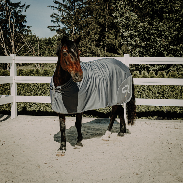 softshell abschwitzdecke mit logo reflektierend in grau abschwitzdecke softshell mit reflektierendem logo grau von sunride