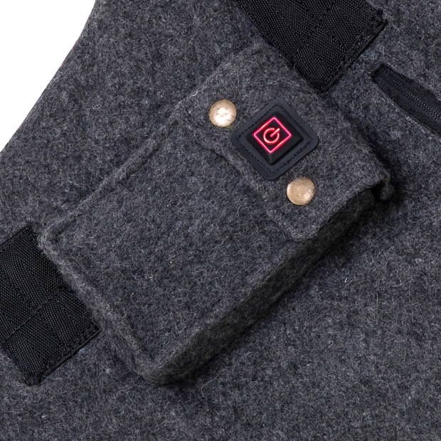 battery pocket of grey heating rug st. moritz from wool at high level heating detailed view of battery pocket and high level of heating of grey wool heating rug st. moritz with three levels of heating and program