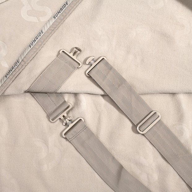 belly straps of wellington cooler rug with removable belly straps beige detailed view of belly straps adjustment of beige cooler rug with removable belly straps wellington line by sunride
