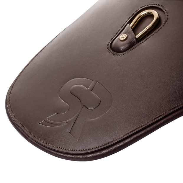 sr embossing on brown golden stud guard girth hickstead detailed view of sr embossing on elastic brown leather stud guard girth hickstead with golden mounting by sunride
