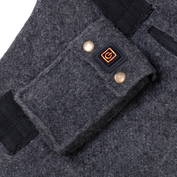 battery pocket of grey heating rug st. moritz from wool at moderate level heating detailed view of battery pocket and moderate level of heating of grey wool heating rug st. moritz with three levels of heating and program