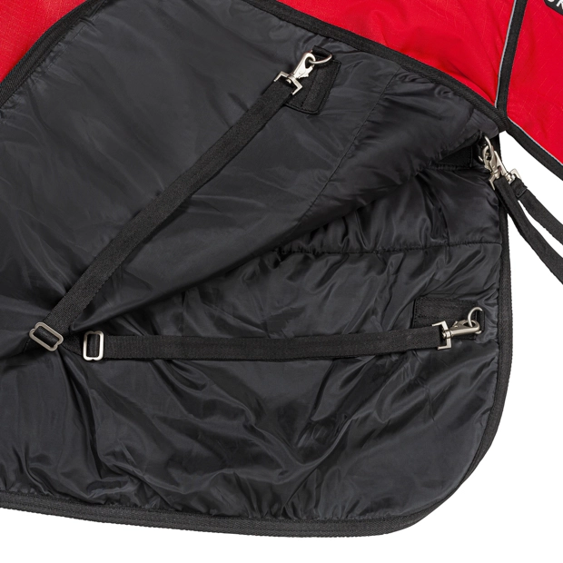 inner fabric, leg and tail straps of winter rug helsinki 250 grams red detailed view of inner fabric and  connectors, leg straps and tail strap of red helsinki winter rug with 250 grams filling and reflecting elements by sunride