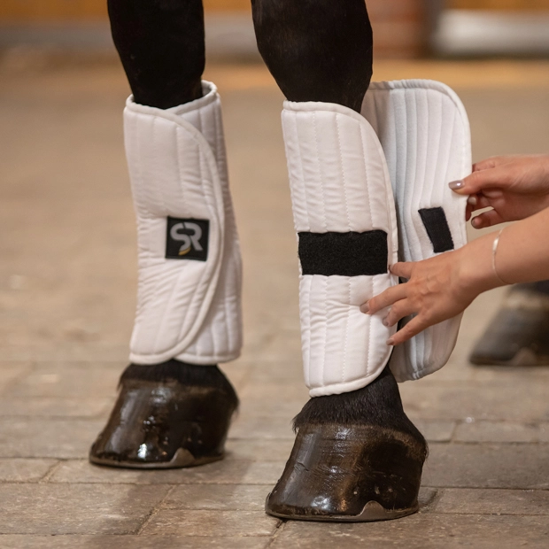 schwarze bandagierunterlagen mit klettverschluss im zweier set