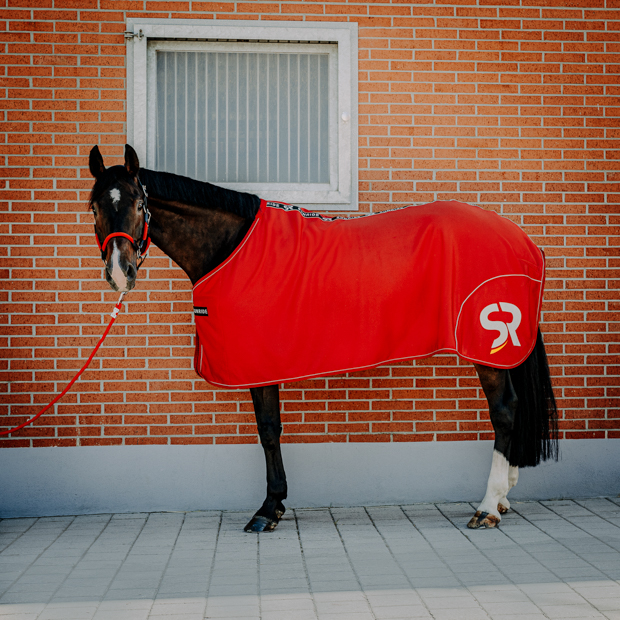 softshell and fleece cooler rug boston exclusive line red on horse red boston cooler rug made of softshell and fleece with reflecting sr logo by sunride on a horse